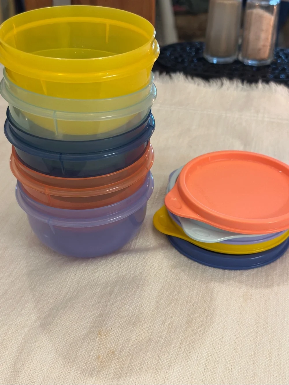 Tupperware Ideal Snack Cups Set of 5 with Seals 7oz / 230ml Bowls